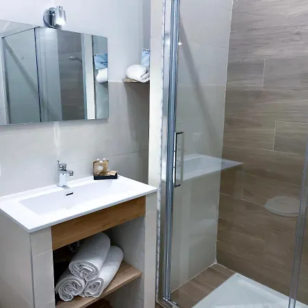 Leone & Restaurant Aic 4*