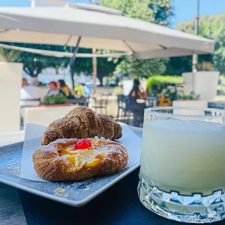 Alojamento de Acomodação e Pequeno-almoço Leone & Restaurant Aic