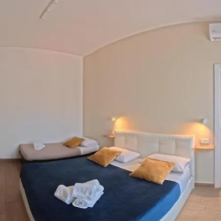 Leone & Restaurant Aic