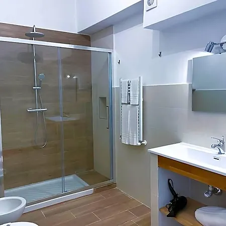 Leone & Restaurant Aic Nocleg ze śniadaniem 4*