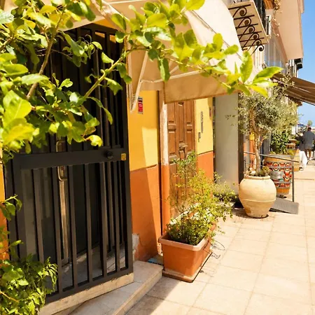 Leone & Restaurant Aic 4*
